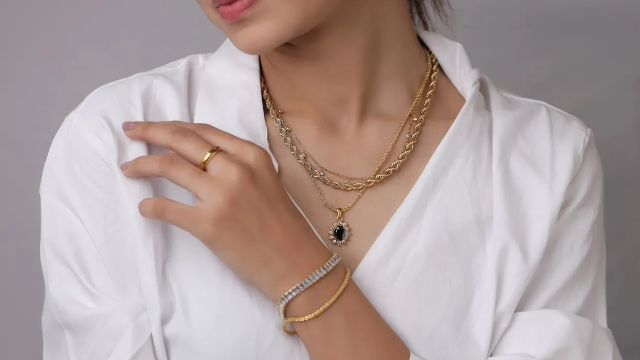 How to Style Women's Jewelry with Outfits for a Chic Look